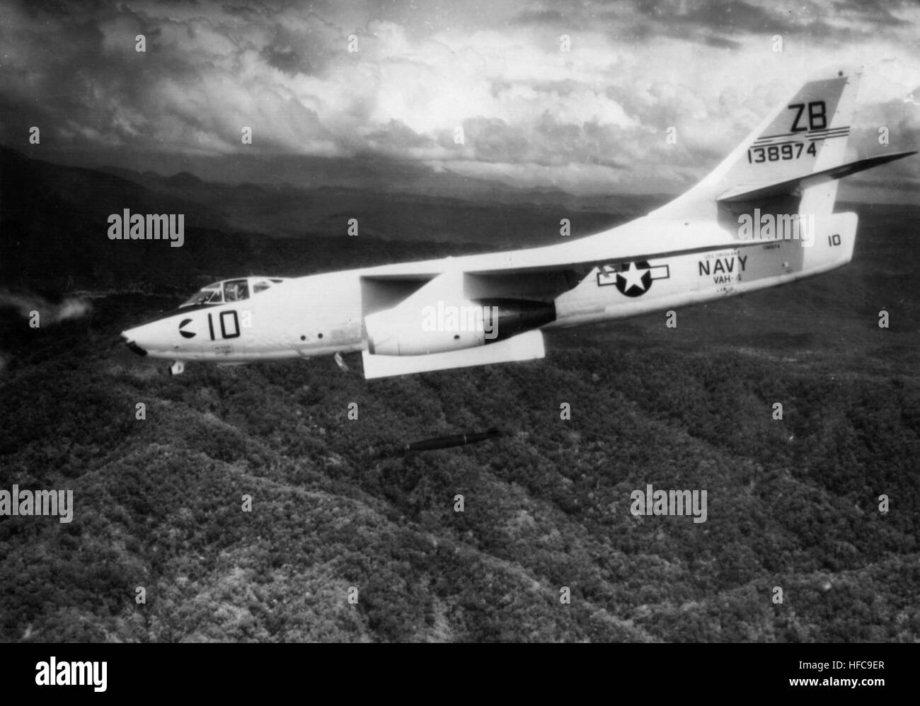 A-3B VAH-4 dropping Mk 83 bomb Vietnam 1965 Stock Photo