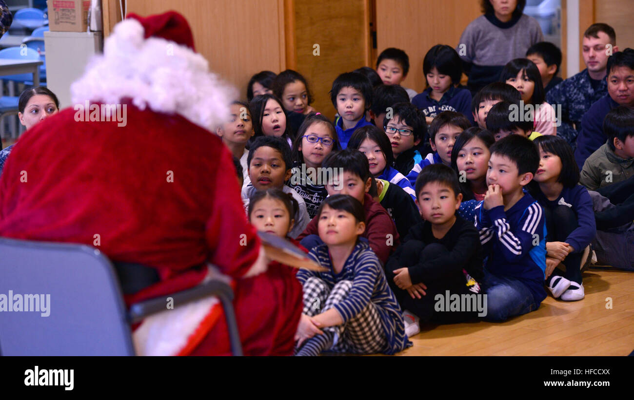 161219-N-OK605-042 MISAWA, Japan (Dec. 19, 2016) Petty Officer 1st Class Donald McDowell, attached to Naval Air Facility Misawa (NAFM), visited the children at the Ohzora Jido-Kan, a Japanese after school care center, as Santa Claus for a special holiday themed visit. Sailors from NAFM volunteer to make bi-weekly visits to the after school care center as part of community relations efforts. (U.S. Navy Photo by Petty Officer 2nd Class Samuel Weldin/Released) Misawa Sailors Visit Japanese After School Program for the Holidays 161219-N-OK605-042 Stock Photo