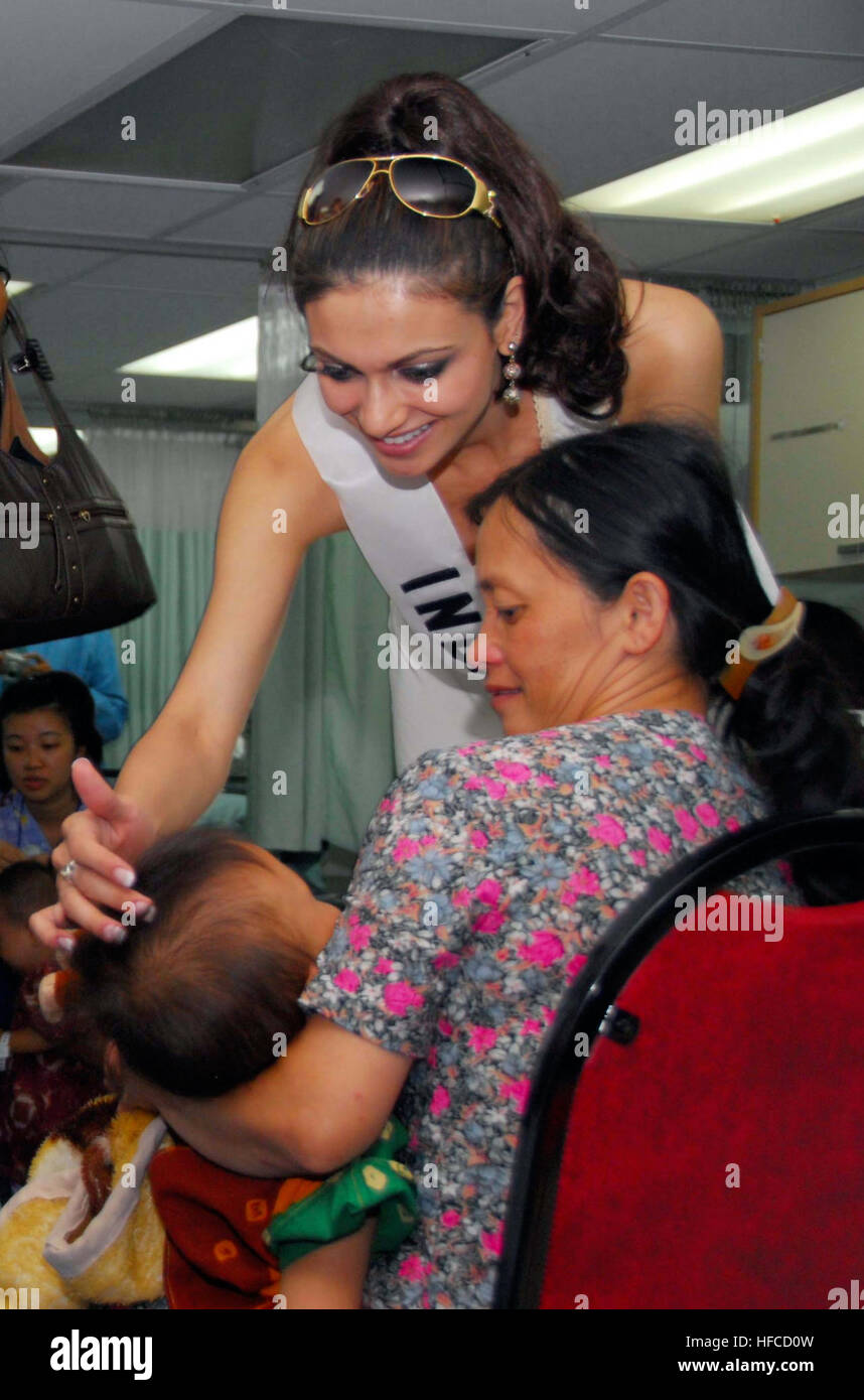 080621-N-9689V-003 NHA TRANG, Vietnam (June 21, 2008) Simran Kaur Mundi, a Miss Universe contestant representing India, visits a young Operation Smile patient during her tour of the Military Sealift Command hospital ship USNS Mercy (T-AH 19). Mercy is anchored off the coast of Nha Trang, conducting its second mission site in support of Pacific Partnership 2008. This is the first time since 1975 that the Vietnamese government has allowed their citizens to receive surgery aboard a U.S. military vessel. The mission involves partnerships with the armed forces of Vietnam, Vietnamese health care pro Stock Photo