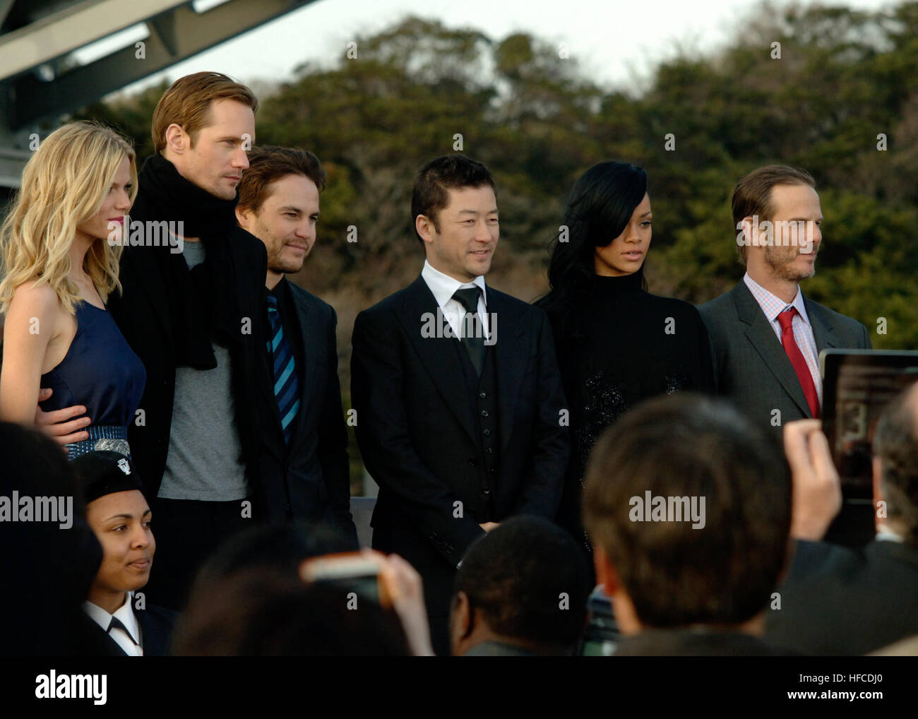 Brooklyn Decker, Alexander Skarsgård, Taylor Kitsch, Tadanobu Asano, Robyn 'Rihanna' Fenty and Peter Berg, the cast and director of the movie 'Battleship,' pose for photos taken by international journalists on the flight deck of the Nimitz-class aircraft carrier USS George Washington (CVN 73) during a news conference. George Washington hosted a news conference between 150 international journalists and the director and cast of the movie 'Battleship' on the flight deck of the Navy's only full-time forward deployed aircraft carrier. (U.S. Navy photo by: Mass Communication Specialist 2nd Class Ale Stock Photo