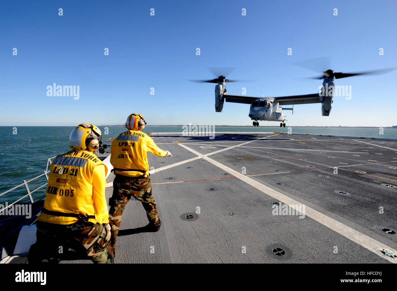 Aviation boatswains mate handler 1st class hires stock photography and
