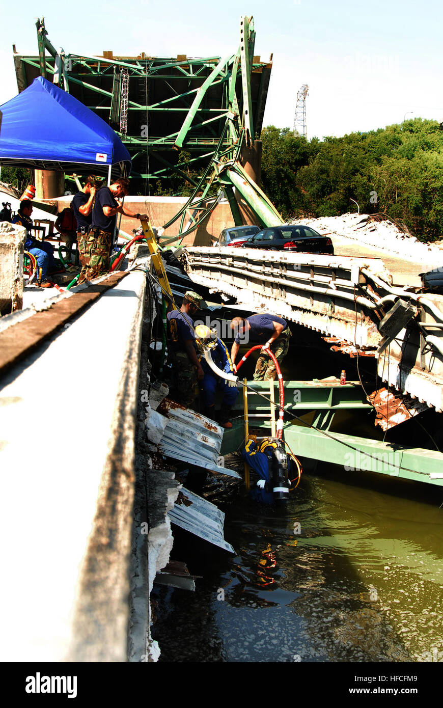 Navy divers from Mobile Diving and Salvage Unit (MDSU) 2 from Naval