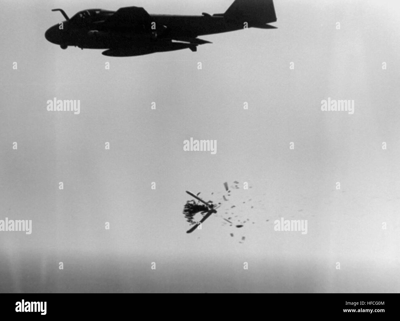880418-N-ZZ999-006 PERSIAN GULF (April 18, 1988) A CBU-59 cluster munition splits open to release its bomblets after being dropped from an A-6E Intruder aircraft during an attack on an Iranian target. The attack was part of Operation Praying Mantis, which was launched after the guided-missile frigate USS Samuel B. Roberts (FFG-58) struck an Iranian mine on April 14, 1988. (U.S. Navy photo/Released) A-6E of VA-85 drops CBU-59 cluster bomb on Iranian target 1988 Stock Photo