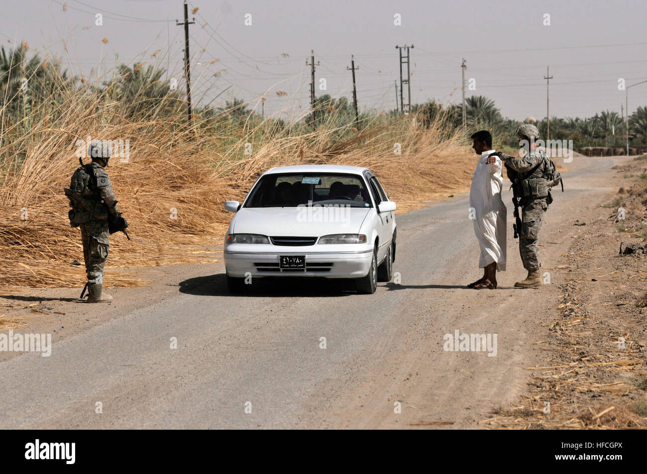 U.S. Army soldiers from 2nd Platoon, Bravo Troop, conduct checkpoint ...