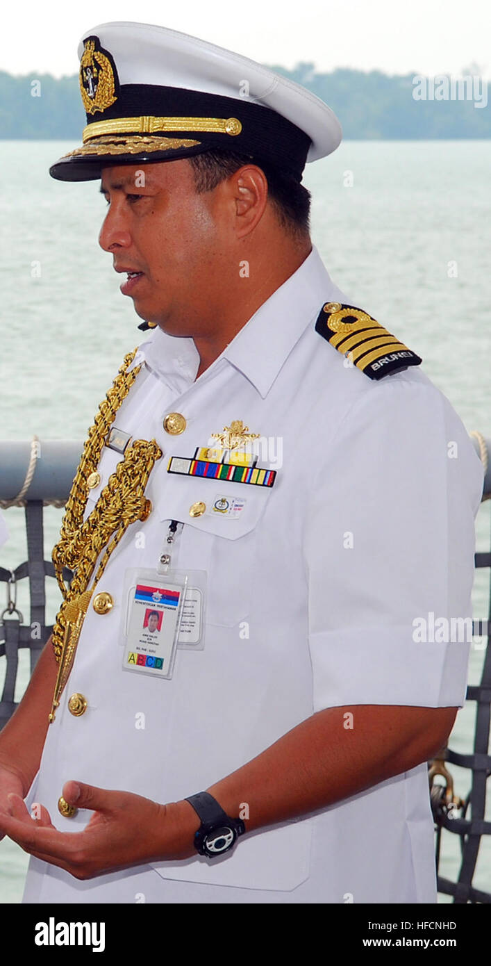 090804-N-5207L-040  MUARA, Brunei (Aug. 4, 2009) Rear Adm. Nora Tyson, commander of Logistics Group Western Pacific, listens to Col. Haji Abdul Halim bin Haji Mohd Hanifah, commander of the Royal Brunei Navy, before the opening ceremony for Cooperation Afloat Readiness and Training (CARAT) Brunei 2009. CARAT is a series of bilateral exercises held annually in Southeast Asia to strengthen relationships and enhance the operational readiness of the participating forces. (U.S. Navy photo by Mass Communication Specialist 1st Class Bill Larned/Released) Abdul Halim at CARAT 2009 Stock Photo