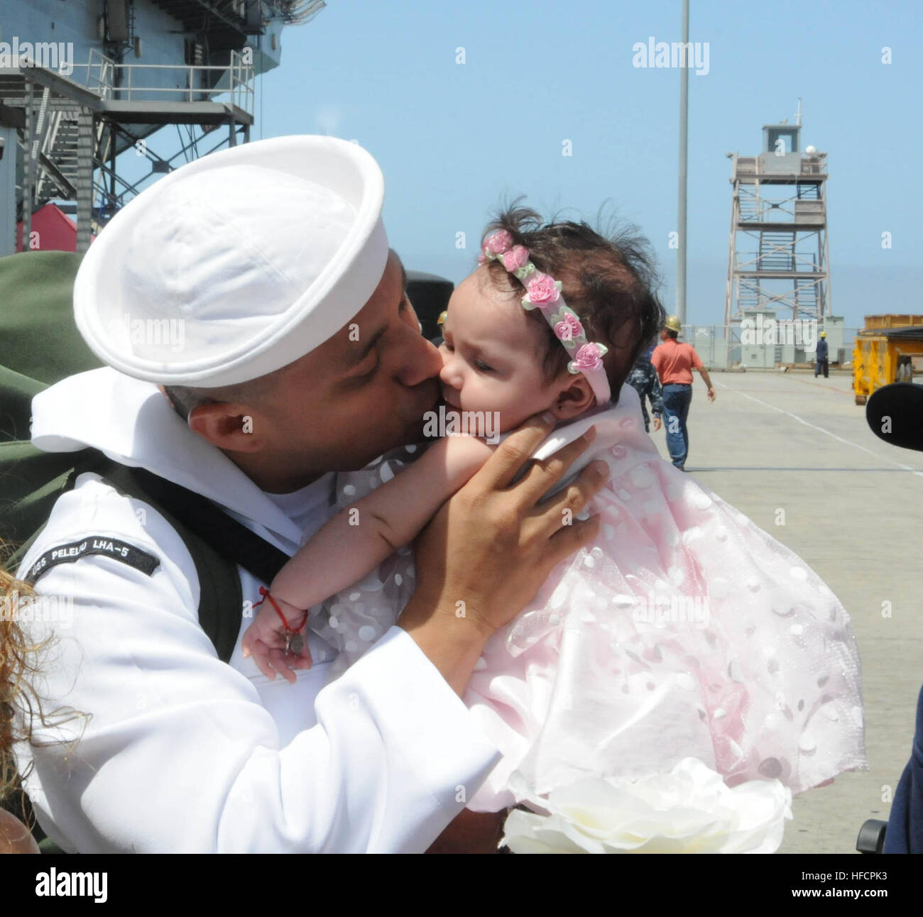 Amphibious assault ship the uss peleliu lha 5 hi-res stock photography ...