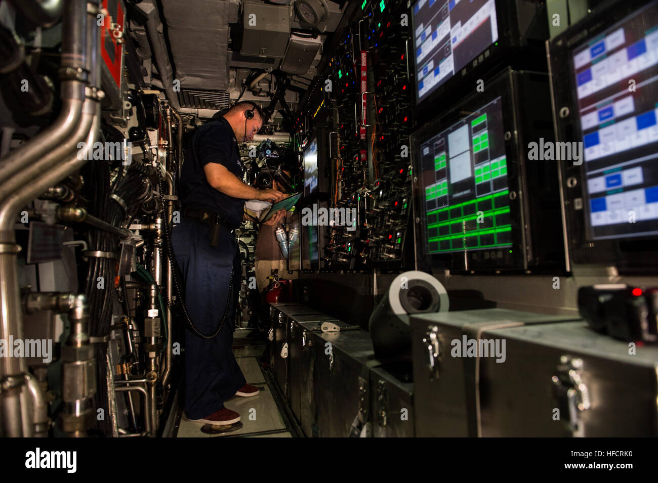 Virginia class submarine torpedo hi-res stock photography and images ...