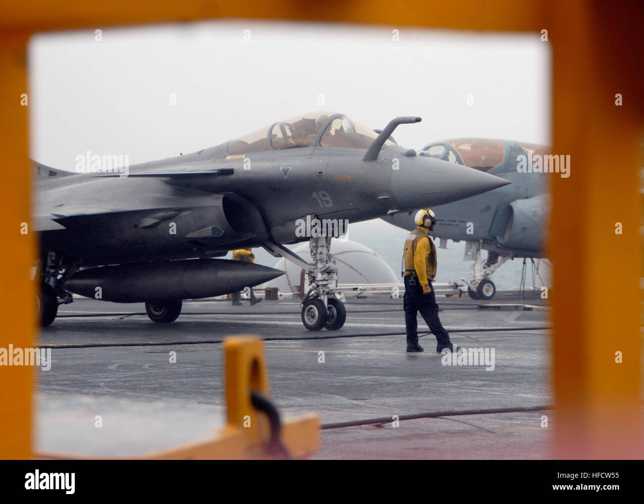 A French F-2 Rafale conducts final carrier qualifications with the USS ...