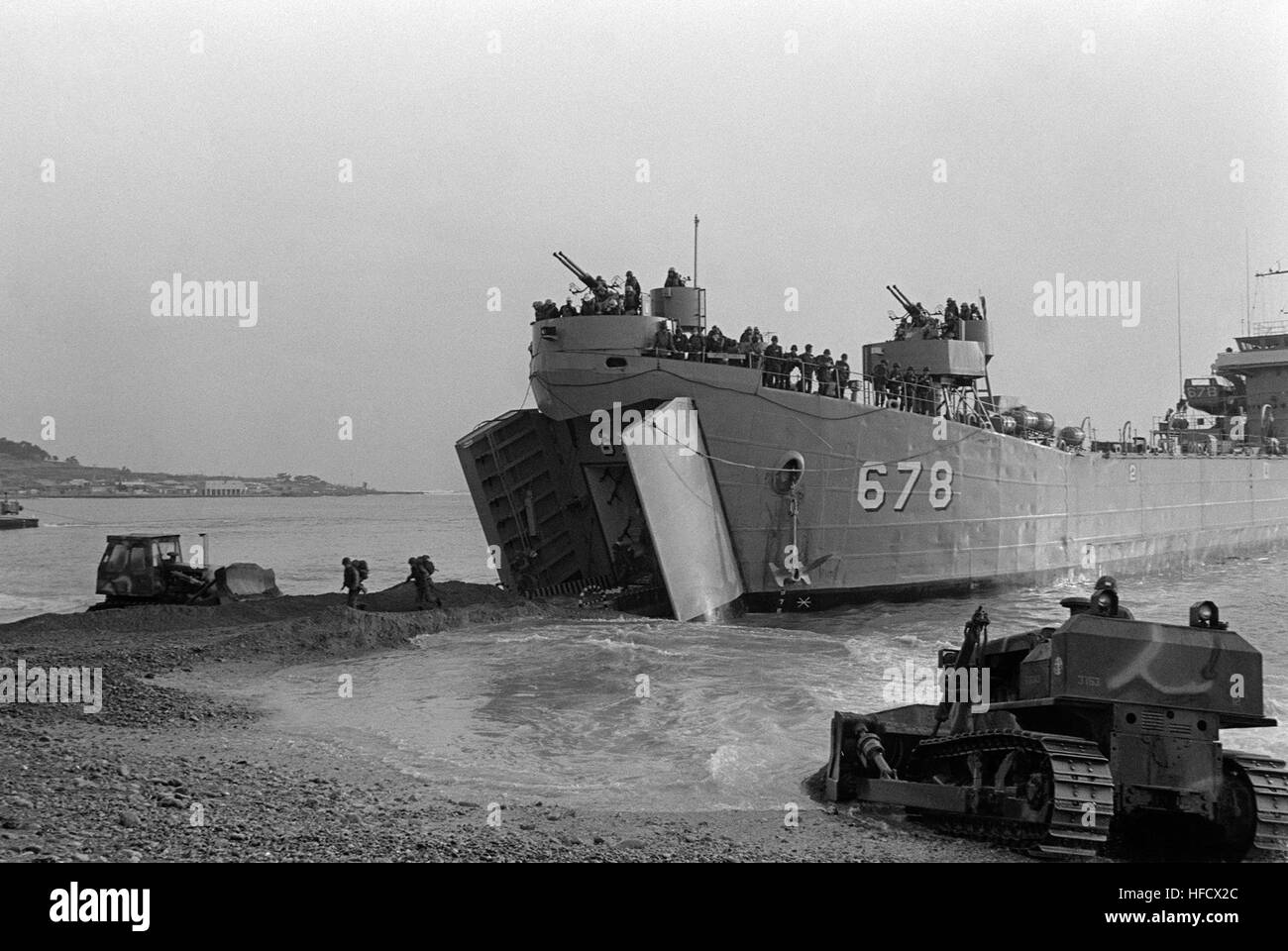 South Korean Marines offload from the tank landing ship BUK HAN (LST 678) during the amphibious assault portion of the joint US/South Korean Exercise TEAM SPIRIT 87. Republic of Korea Marines offload from Buk Han (LST 678) during amphibious assault drill Stock Photo