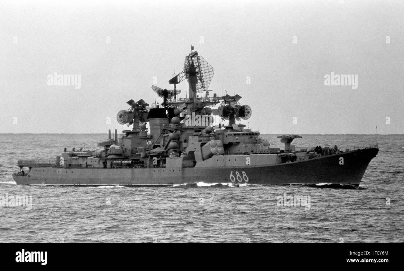 A starboard bow view of the Soviet Kresta-II class guided missile cruiser ADMIRAL YUMASHEV underway. AdmiralYumashev1985 Stock Photo
