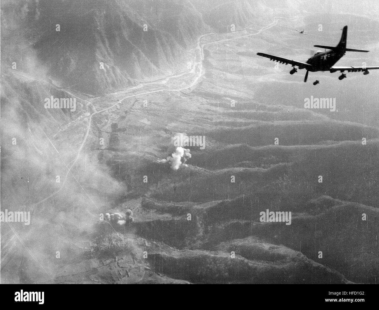 Korea war bombing hi-res stock photography and images - Alamy