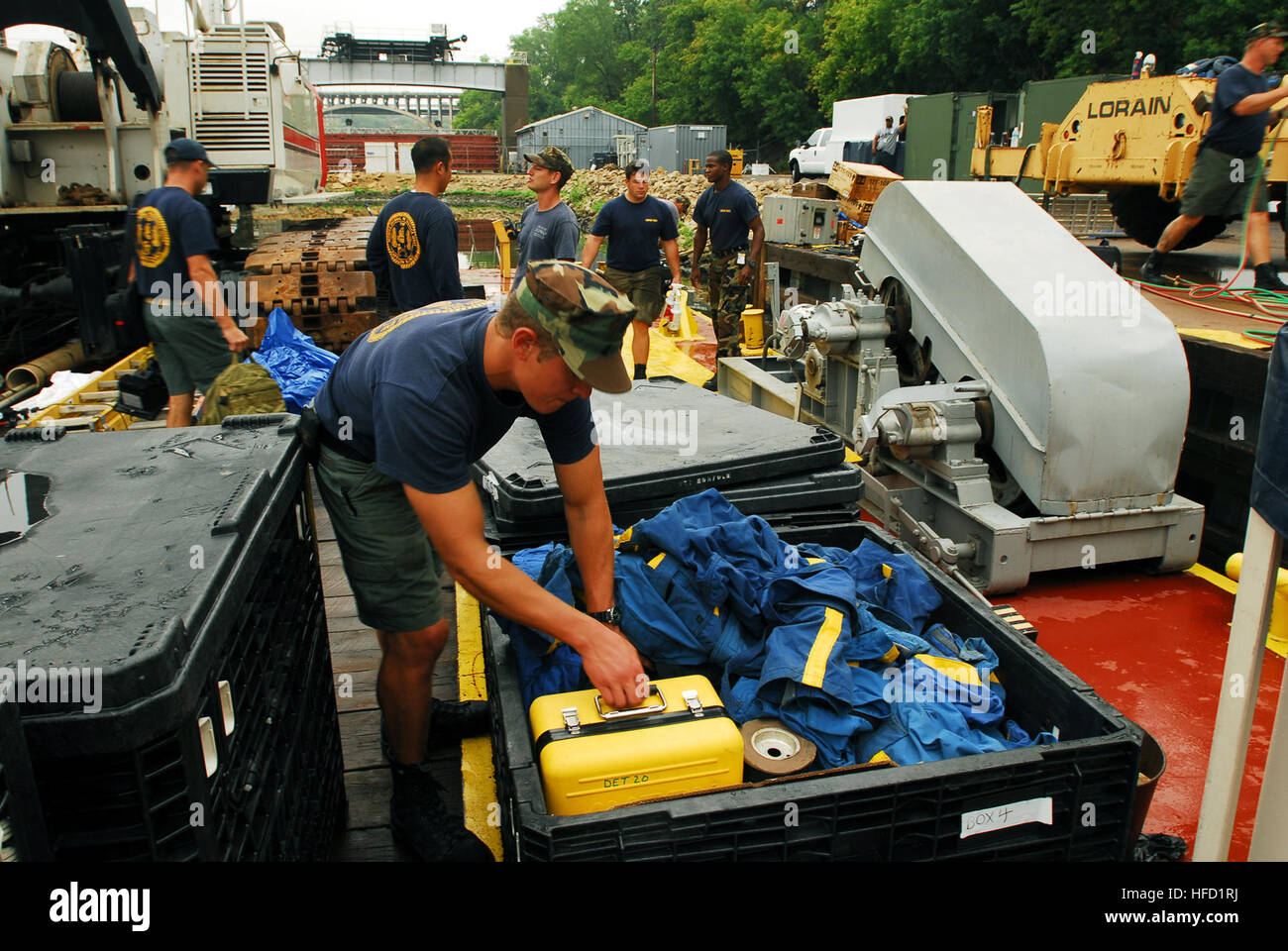 Navy divers from Mobile Diving and Salvage Unit (MDSU) 2 pack their gear in preparation for their return to Naval Amphibious Base Little Creek, Virginia Beach, Va., on Aug. 21. Divers from MDSU-2 have finished aiding federal, state and local officials with the search and recovery efforts at the I-35 bridge collapse site over the Mississippi River in Minneapolis. Salvage, Navy Divers Prepare to Return Home 55690 Stock Photo