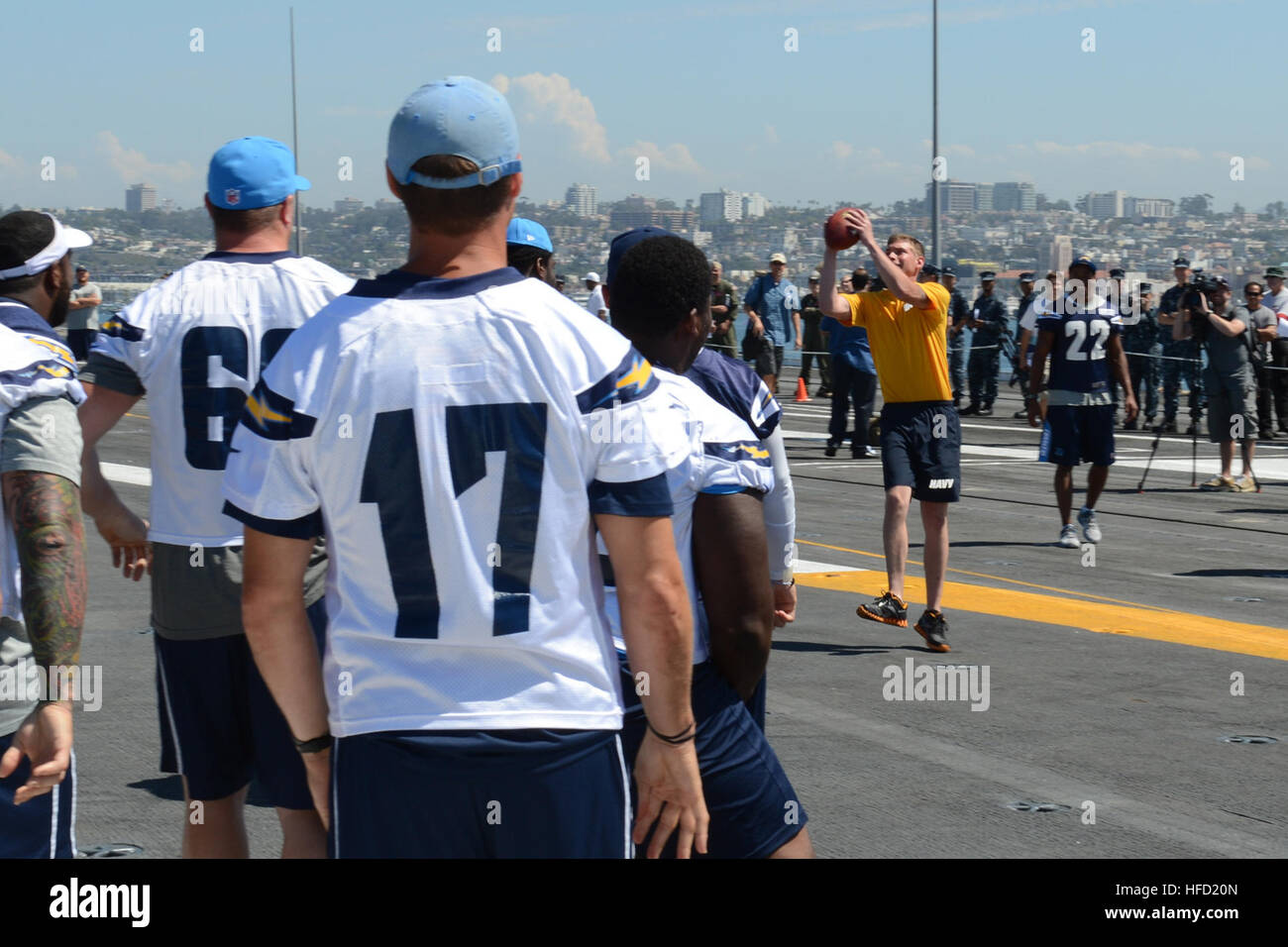 Sailors aboard the aircraft carrier USS Ronald Reagan (CVN 76) catch passes from San Diego Chargers quarterback Philip Rivers during a simulated practice on the flight deck. Ronald Reagan is currently moored and home-ported at Naval Base Coronado. (U.S. Navy photo by Mass Communication Specialist 3rd Class Timothy Schumaker/Released) San Diego Chargers visit USS Ronald Reagan 130828-N-UK306-234 Stock Photo