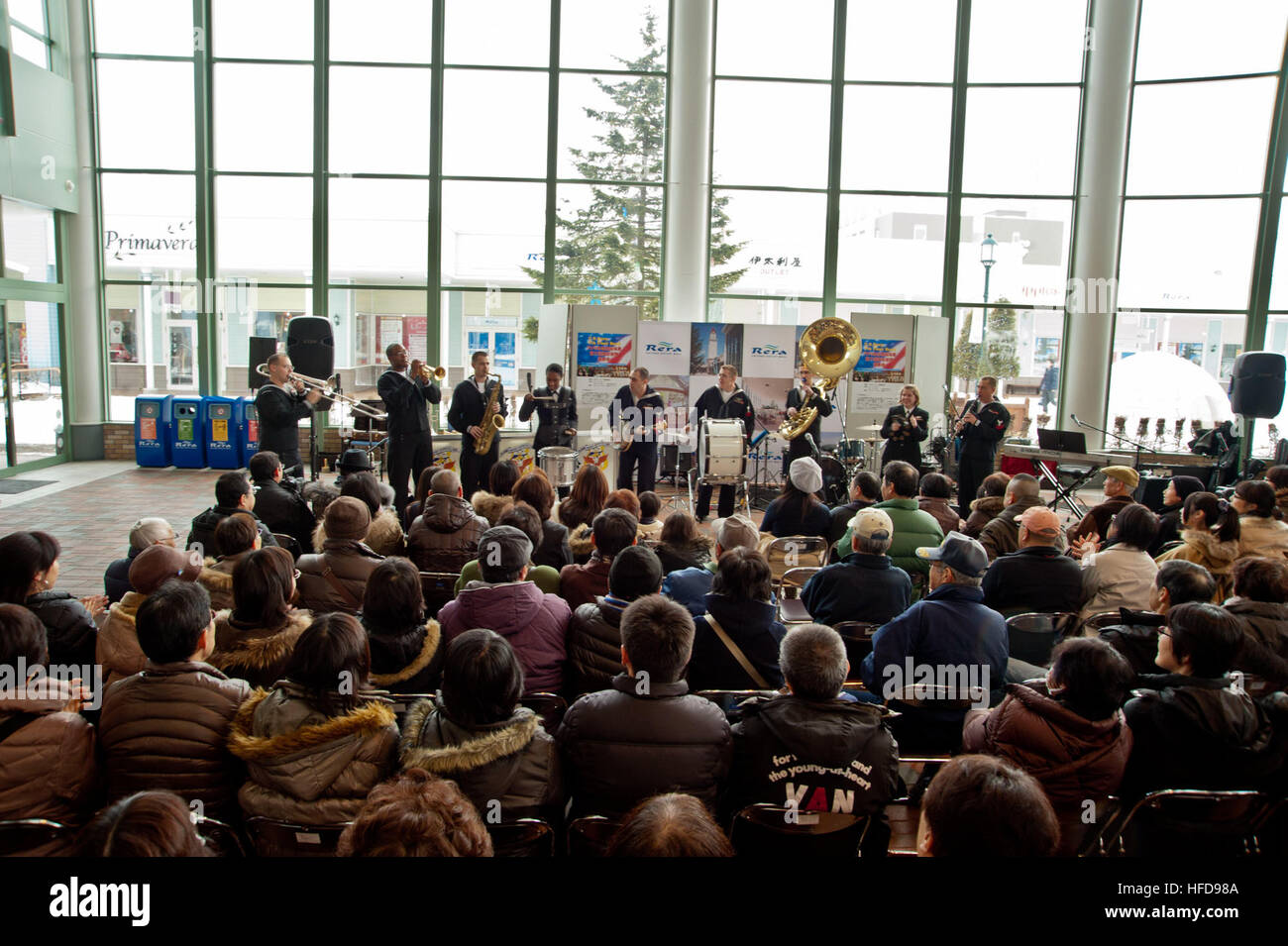 U S 7th Fleet Band Performs At The Rera Chitose Outlet Mall In Front Of An Audience Of 444 Local Residents Sailors From The U S 7th Fleet Flagship Uss Blue Ridge Lcc 19