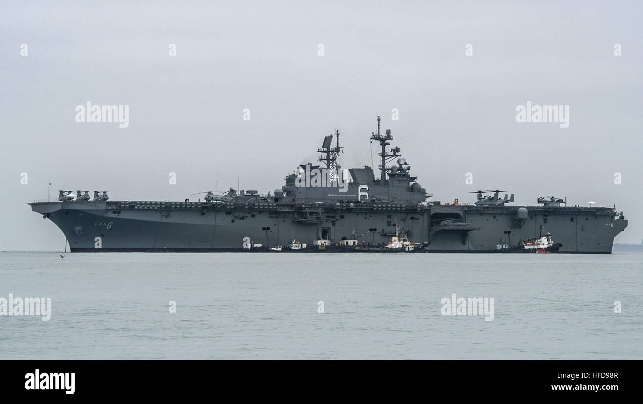 The amphibious assault ship USS America (LHA 6) is anchored in the port of La Punta during a scheduled port visit in Callao, Peru, Sept. 2, 2014. The newly commissioned amphibious assault ship USS America (LHA 6) embarked on a mission to conduct training engagements with partner nations throughout the Americas before reporting to its new home port of San Diego. The America was set to be ceremoniously commissioned Oct. 11, 2014. (U.S. Navy photo by Mass Communication Specialist 1st John Scorza/Released) The amphibious assault ship USS America (LHA 6) is anchored in the port of La Punta during a Stock Photo