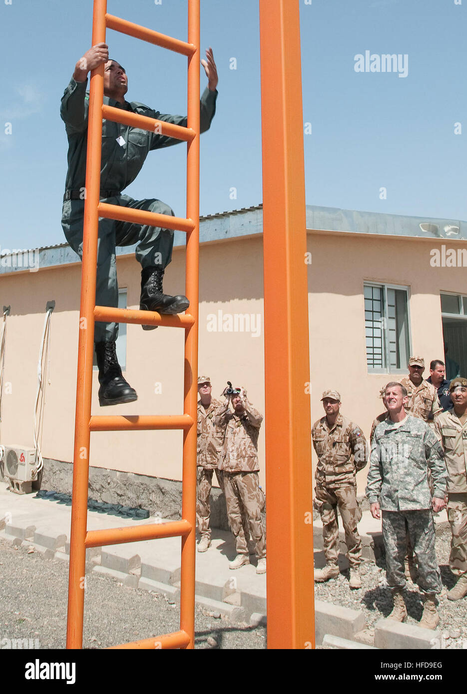 LOGAR PROVINCE, Afghanistan (April 9, 2010) — U.S. Army Gen. Stanley A. McChrystal, commander of NATO’s International Security Assistance Force and U.S. Forces-Afghanistan observes a cadet at the Afghan National Police Academy training facility climb an obstacle course ladder at Forward Operating Base Shank.  Czech and Afghan instructors teach a course that includes first-aid treatment, patrolling, weapons training and other police related topics.  (U.S. Navy photo by Petty Officer 1st Class Mark O’Donald/Released) Afghan Police Academy 271712 Stock Photo