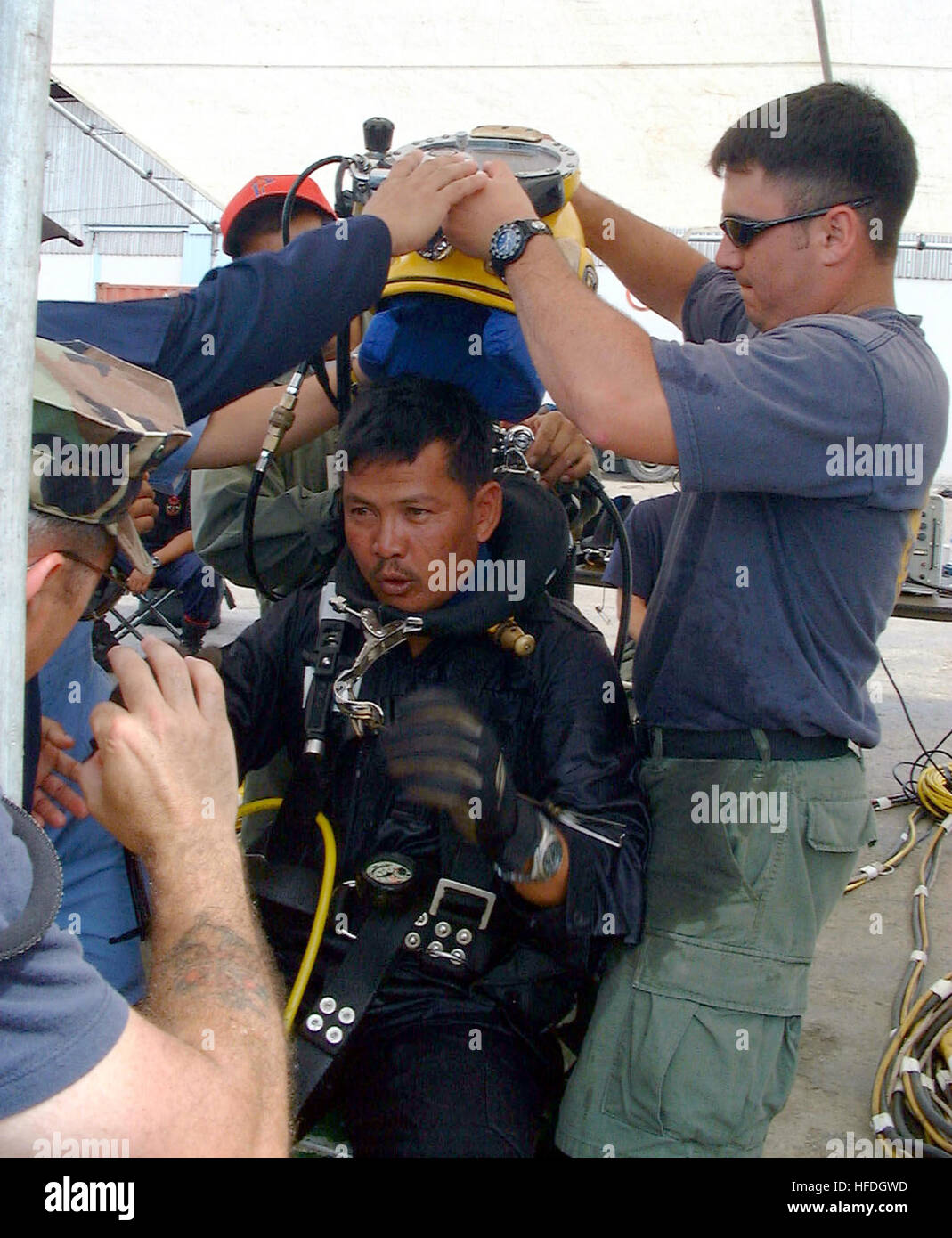 Us navy diving suit hires stock photography and images Alamy