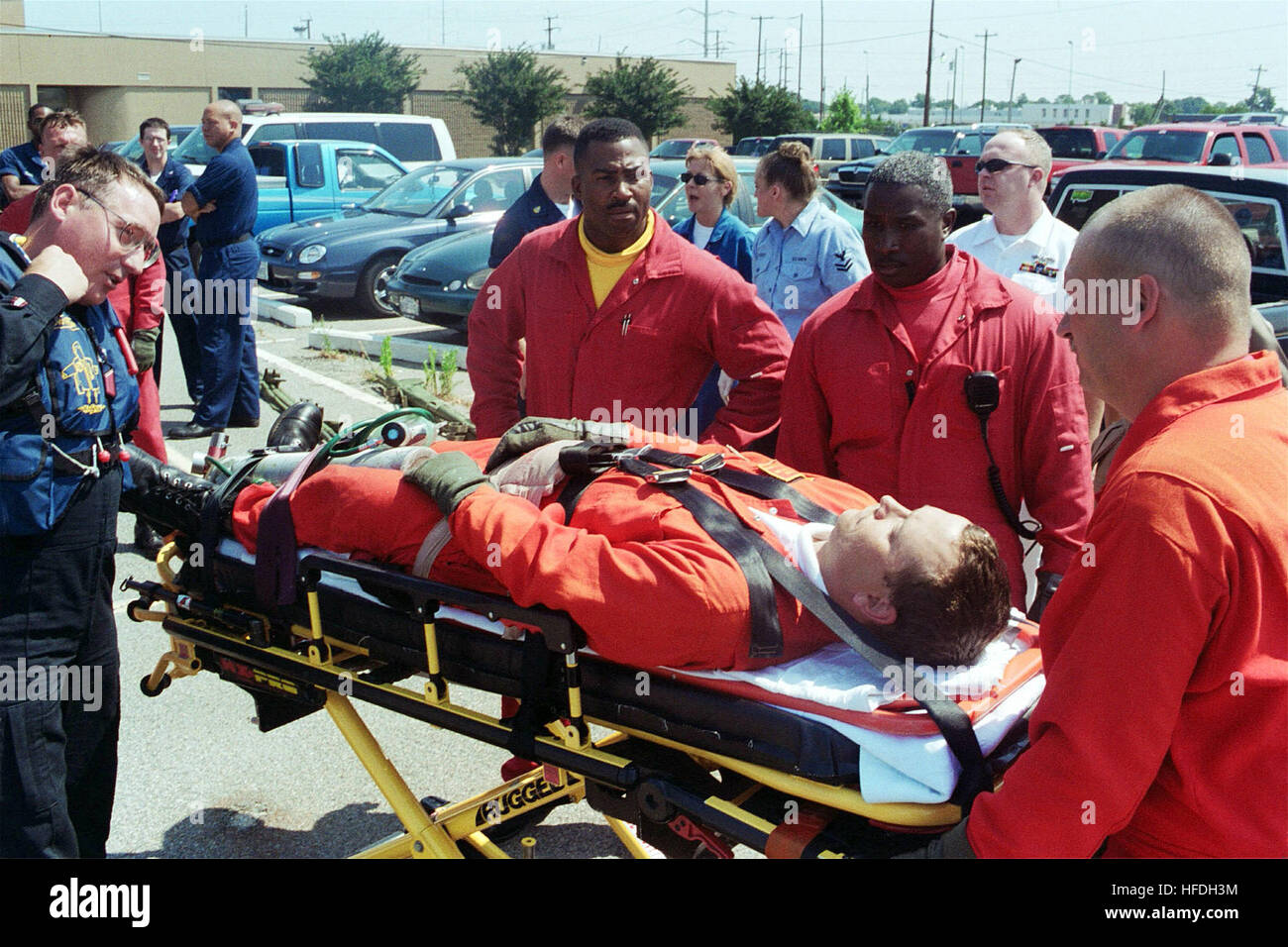 020612-N-0275F-002 Naval Station Norfolk, VA (June 12, 2002) -- Damage Controlmen assigned to the U.S.  Navy’s “Farrier Fire Fighting School”, prepare injured personnel for evacuation after a bomb explosion training exercise.  This in depth annual evolution brings Navy and civilian firefighters, and commercial 'Nightingale' life-flight helicopter teams together for hands on interagency training.  U.S. Navy photo by Photographer’s Mate Airman Todd M. Flint.  (RELEASED) US Navy 020612-N-0275F-002 Damage Controlmen assigned to the U.S. Navy%%%%%%%%5Ersquo,s %%%%%%%%5Eldquo,Farrier Fire Fighting S Stock Photo