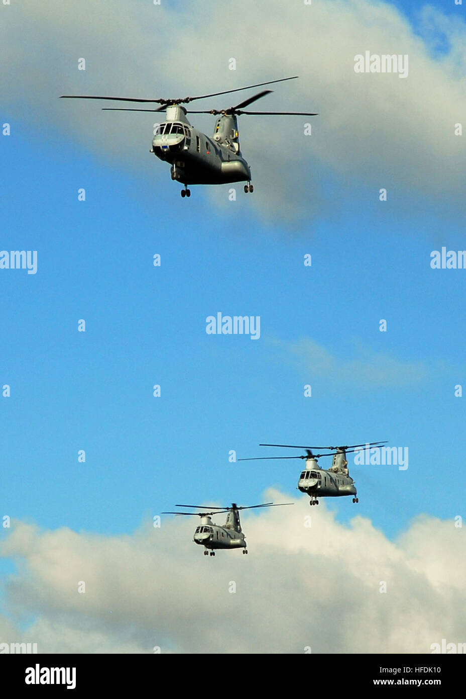 Ch 46e sea knight helo hi-res stock photography and images - Alamy