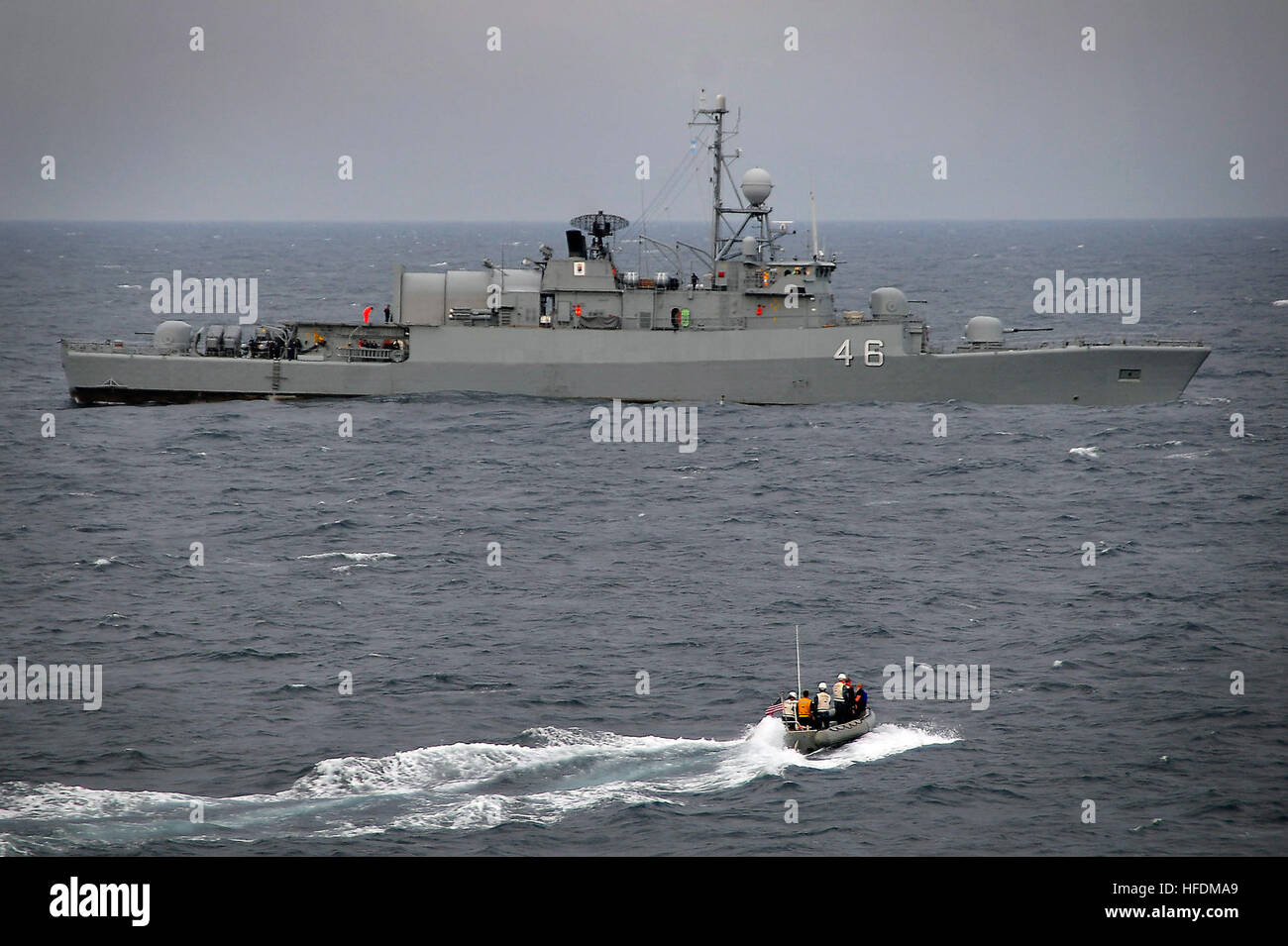 100309-N-4774B-089 ATLANTIC OCEAN (March 9, 2010) A rigid-hull inflatable boat from the guided-missile cruiser USS Bunker Hill (CG 52) approaches the Argentina Navy Espora-class frigate ARA Gomez Roca (P 46) during a passenger exchange. Bunker Hill, along with the aircraft carrier USS Carl Vinson (CVN 70), is participating in Southern Seas 2010, an operation directed by U.S. Southern Command that provides U.S. and other forces the opportunity to operate in a multi-national environment. (U.S. Navy photo by Mass Communication Specialist 2nd Class Daniel Barker/Released) ARA Gomez Roca (P-46) Stock Photo