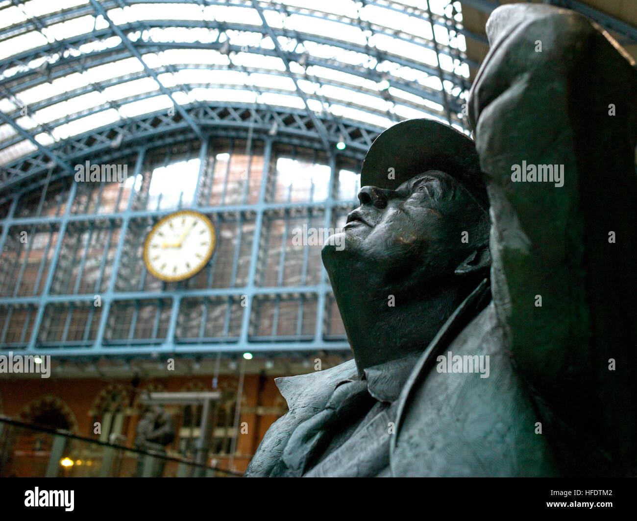 Statue of Sir John Betjeman, St Pancras International Station, London Stock Photo