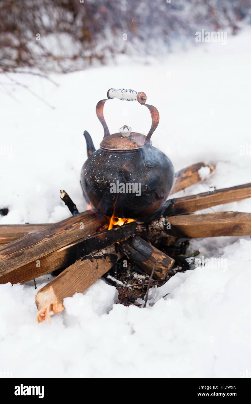 https://c8.alamy.com/comp/HFDW9N/copper-kettle-over-an-open-fire-in-winter-boiling-kettle-on-firewood-HFDW9N.jpg