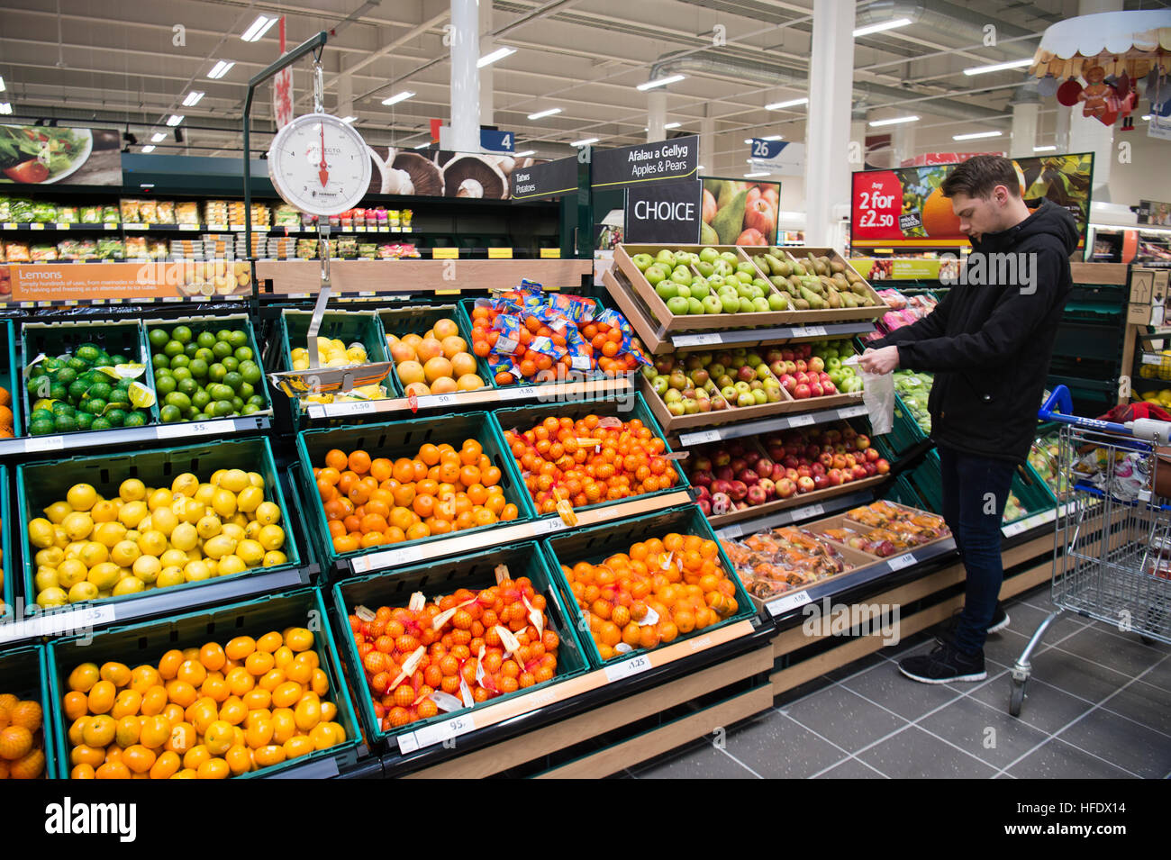 People shopping for fresh fruit and vegetables in the Tesco supermarket superstore, Aberystwyth Wales UK (on the opening day of the store 24 November 2016) Stock Photo