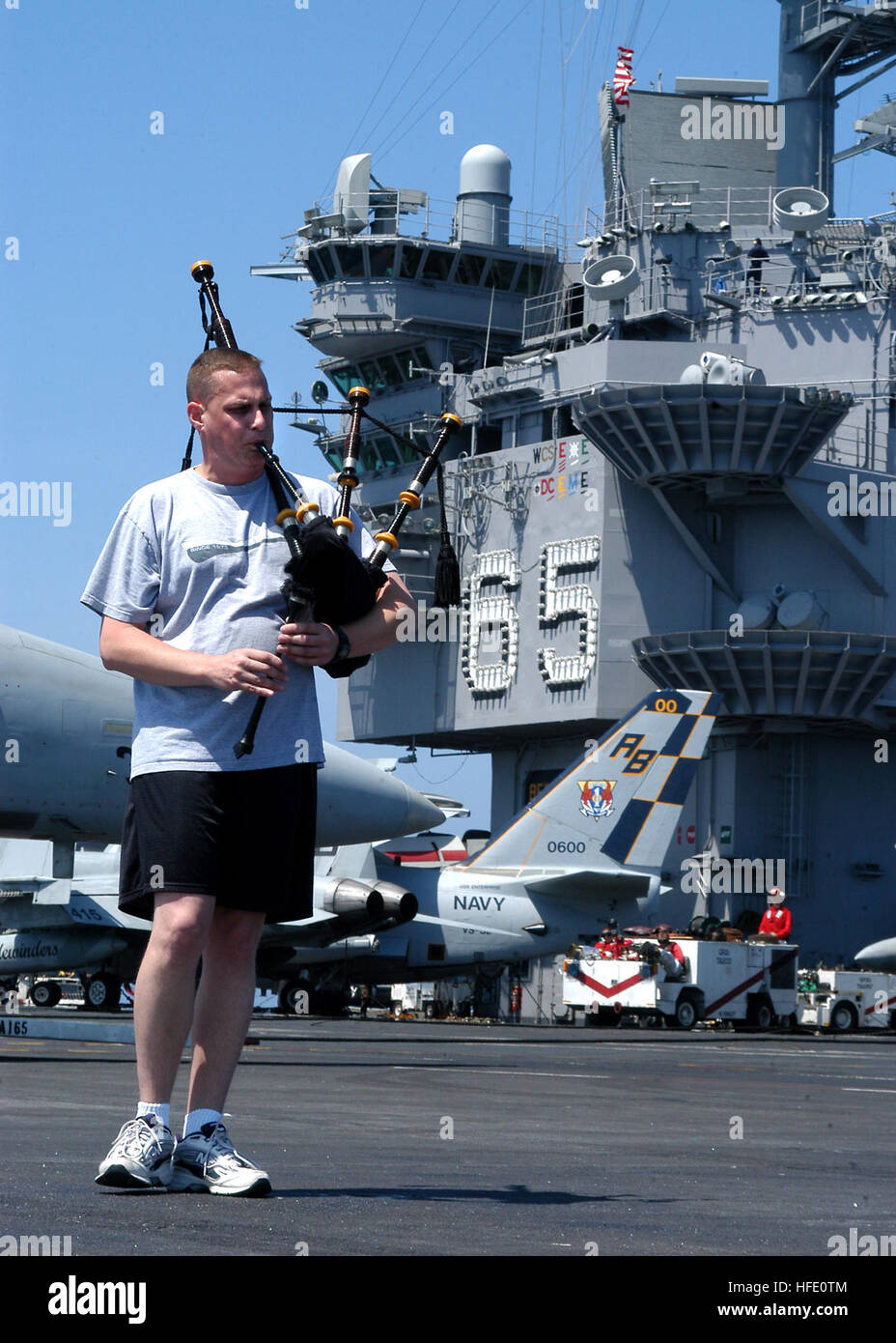 040615-N-5952R-005 Atlantic Ocean (June 15, 2004) - Combat Systems Officer Cmdr. Mark Sanford of Warrington, Pa., practices his bagpipes during a no-fly day on the flight deck aboard aircraft carrier USS Enterprise (CVN 65).  Commander Sanford performs for burials at sea and other ceremonies while underway. Enterprise is one of seven carriers involved in Summer Pulse 2004. Summer Pulse 2004 is the simultaneous deployment of seven aircraft carrier strike groups (CSGs), demonstrating the ability of the Navy to provide credible combat power across the globe, in five theatres with other U.S., alli Stock Photo