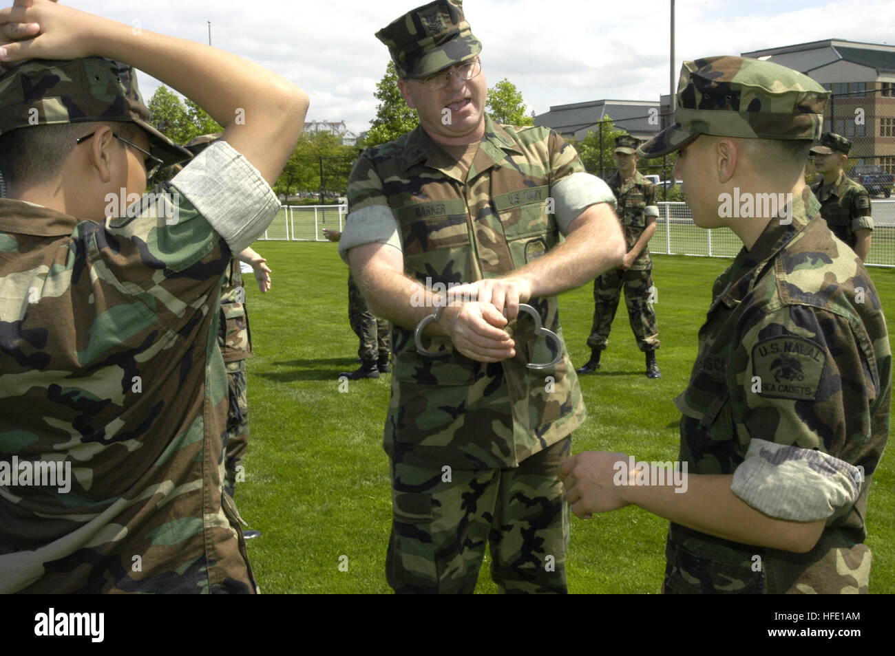 040625N6477M059 Naval Station Everett, Wash. (June 25, 2004) Ð