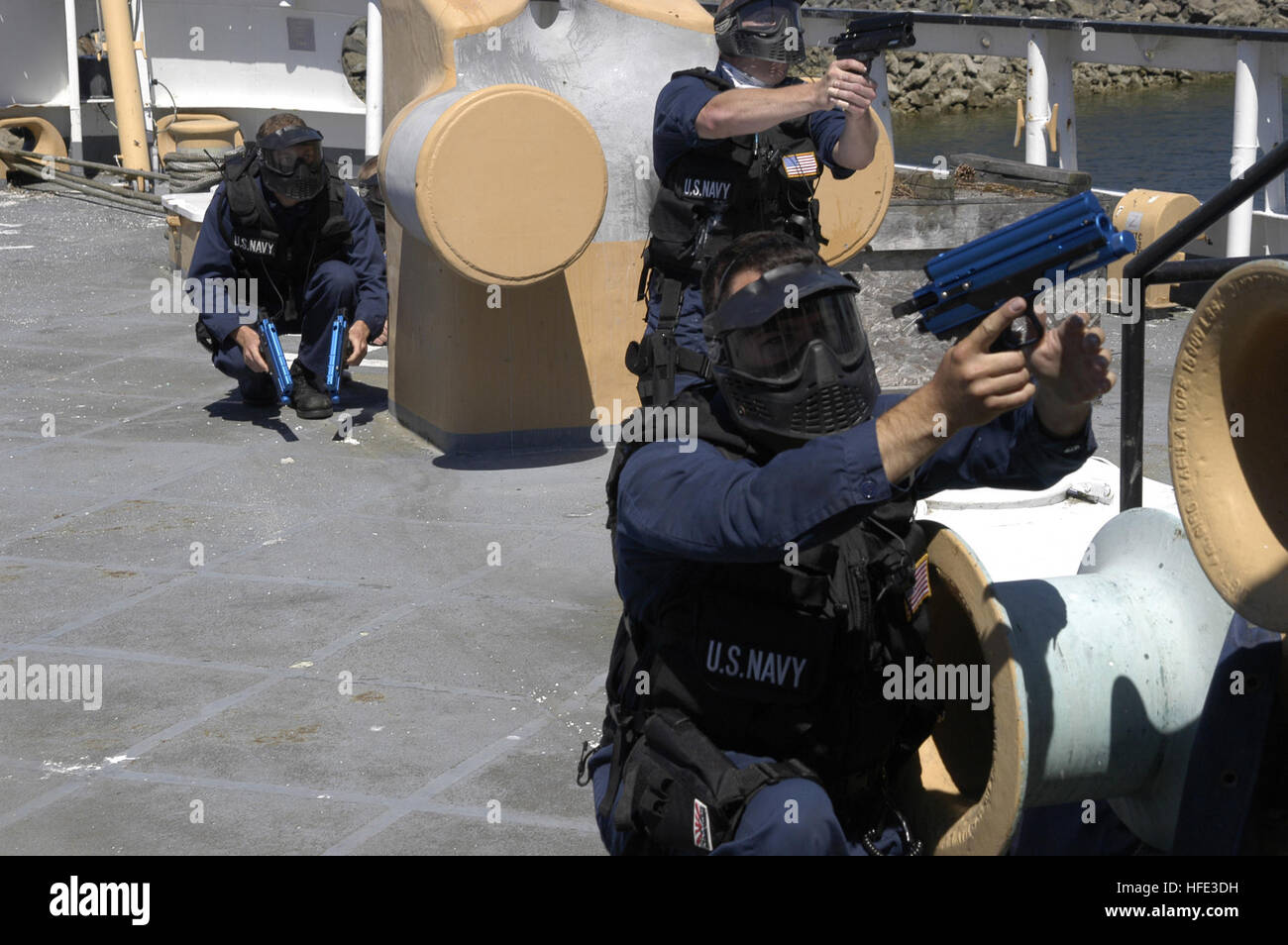 040723N6477M129 Naval Station Everett, Wash. (July 23,2004) Ñ