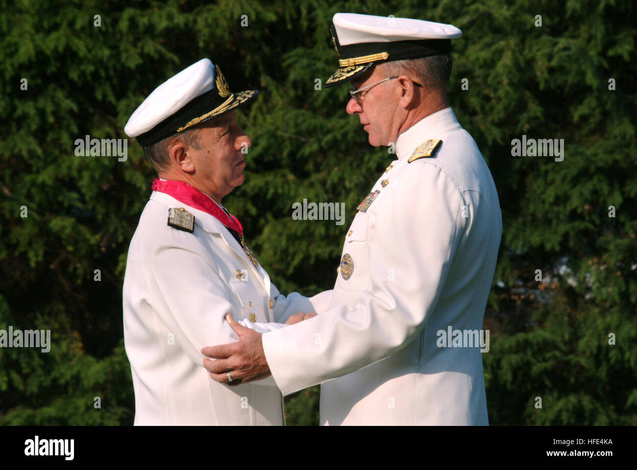 041001-N-2383B-077 Washington, D.C. (Oct. 1, 2004) - Chief of Staff, Argentine Navy, Adm. Jorge Omar Godoy is congratulated by Chief of Naval Operations (CNO) Adm. Vern Clark, after receiving the Legion of Merit. Adm. Godoy is on an official visit to the United States. U.S. Navy photo by Chief Photographer's Mate Johnny Bivera (RELEASED)   Washington, D.C. (Oct. 1, 2004) -  at a full honor ceremony conducted at Washington Navy Yard's Navy US Navy 041001-N-2383B-077 Chief of Staff, Argentine Navy, Adm. Jorge Omar Godoy is congratulated by Chief of Naval Operations (CNO) Adm. Vern Clark Stock Photo