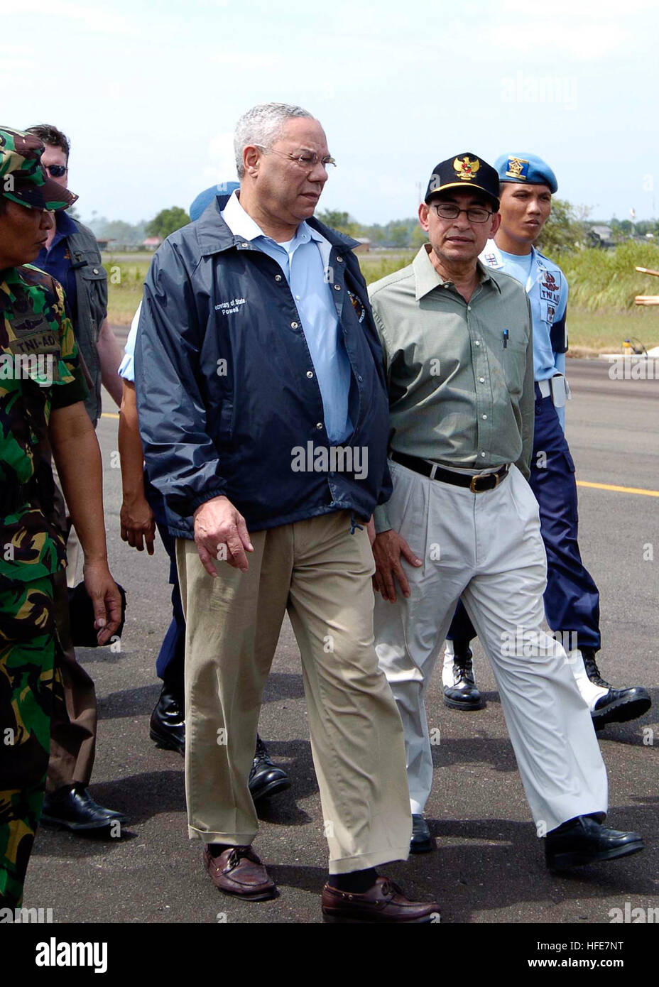 050105-N-0057P-171 Aceh, Sumatra, Indonesia (Jan. 5, 2005) - Secretary of State Colin Powell walks with Indonesian President Susilo Yudhoyono after departing his plane in Banda Aceh, Sumatra, Indonesia. Powell and Yudhoyono are meeting to discuss future U.S. aide to the area. Helicopters and aircraft assigned to Carrier Air Wing Two (CVW-2) and Sailors from Abraham Lincoln are supporting Operation Unified Assistance, the humanitarian operation effort in the wake of the Tsunami that struck South East Asia. The Abraham Lincoln Carrier Strike Group is currently operating in the Indian Ocean off t Stock Photo