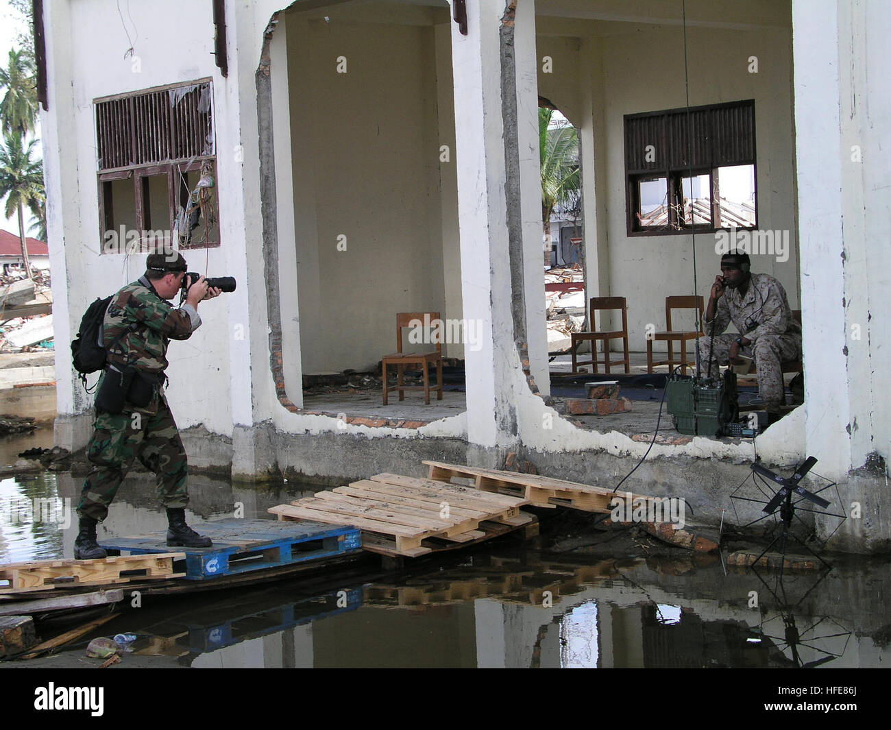 050113-N-8218W-006 Meulaboh, Indonesia (Jan. 13, 2004) - Photographer's Mate 1st Class Bart Bauer, documents Corporal Anthony Gray, a U.S. Marine Corps radio operator in Meulaboh, Indonesia. Both men are in Indonesia as a part of Operation Unified Assistance, providing relief efforts to the tsunami victims of South Asia. U.S. Navy photo by Chief PhotographerÕs Mate Jerry Woller (RELEASED) US Navy 050113-N-8218W-006 Photographer's Mate 1st Class Bart Bauer, documents Corporal Anthony Gray, a U.S. Marine Corps radio operator in Meulaboh, Indonesia Stock Photo