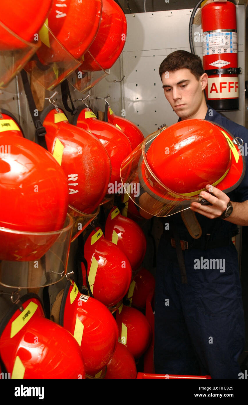 050126-N-7405P-100 Persian Gulf (Jan. 26, 2005) - Damage Controlman ...