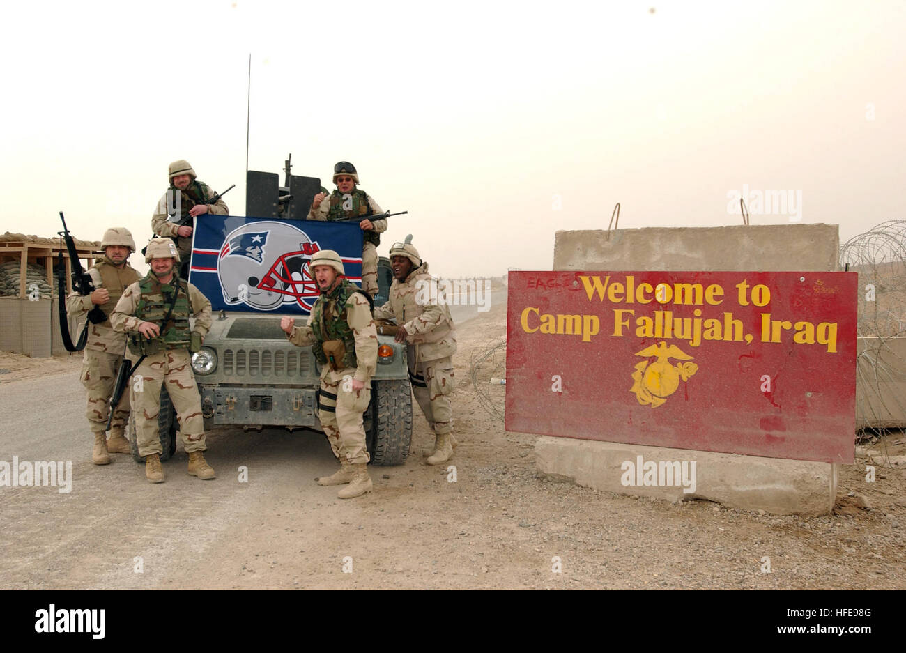 050201-N-1810F-037 Camp Fallujah, Iraq (Feb. 1, 2005) Ð U.S. Navy Seabees assigned to the I Marine Expeditionary Force Engineer group (I MEG) display their teamÕs colors for the upcoming National Football League Super Bowl XXXIX between the New England Patriots and the Philadelphia Eagles. I MEG Seabees are providing engineering and construction support to U.S. Marines and coalition forces in Iraq.  U.S. Navy photo by PhotographerÕs Mate 3rd Class Todd Frantom  (RELEASED) US Navy 050201-N-1810F-037 U.S. Navy Seabees assigned to the I Marine Expeditionary Force Engineer group (I MEG) display th Stock Photo