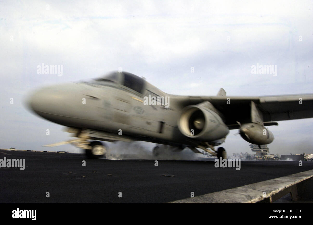 050418-N-3241H-019 Persian Gulf (Apr. 18, 2005) - An S-3B Viking ...