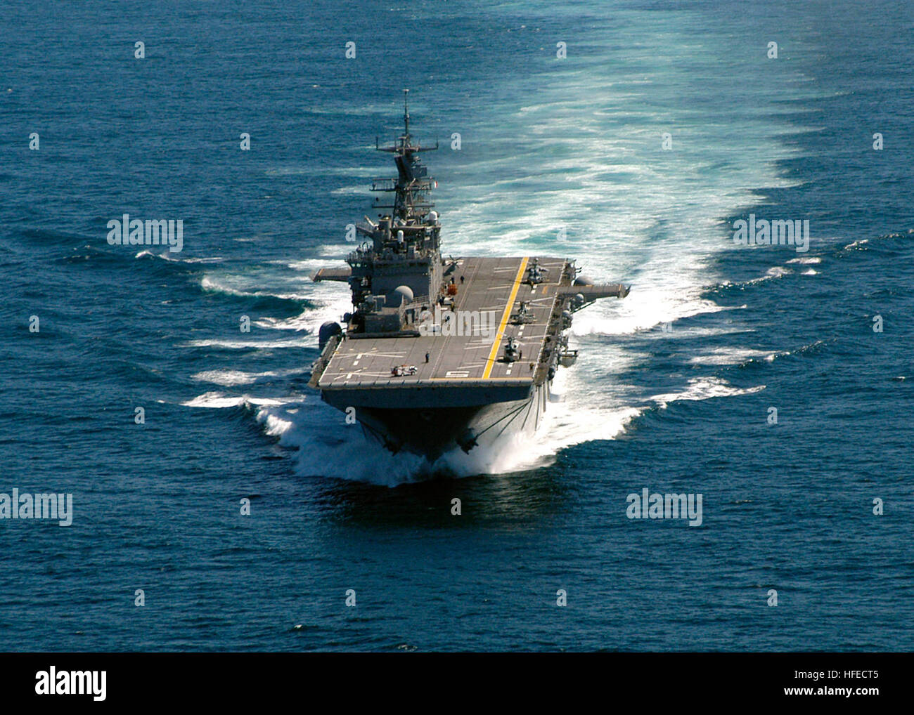 050509-N-8154G-018 Atlantic Ocean (May 9, 2005) – The amphibious assault ship USS Bataan (LHD 5) shown operating in the Atlantic Ocean. U.S. Navy photo by Photographer’s Mate Airman Jeremy L. Grisham (RELEASED) US Navy 050509-N-8154G-018 The amphibious assault ship USS Bataan (LHD 5) shown operating in the Atlantic Ocean Stock Photo