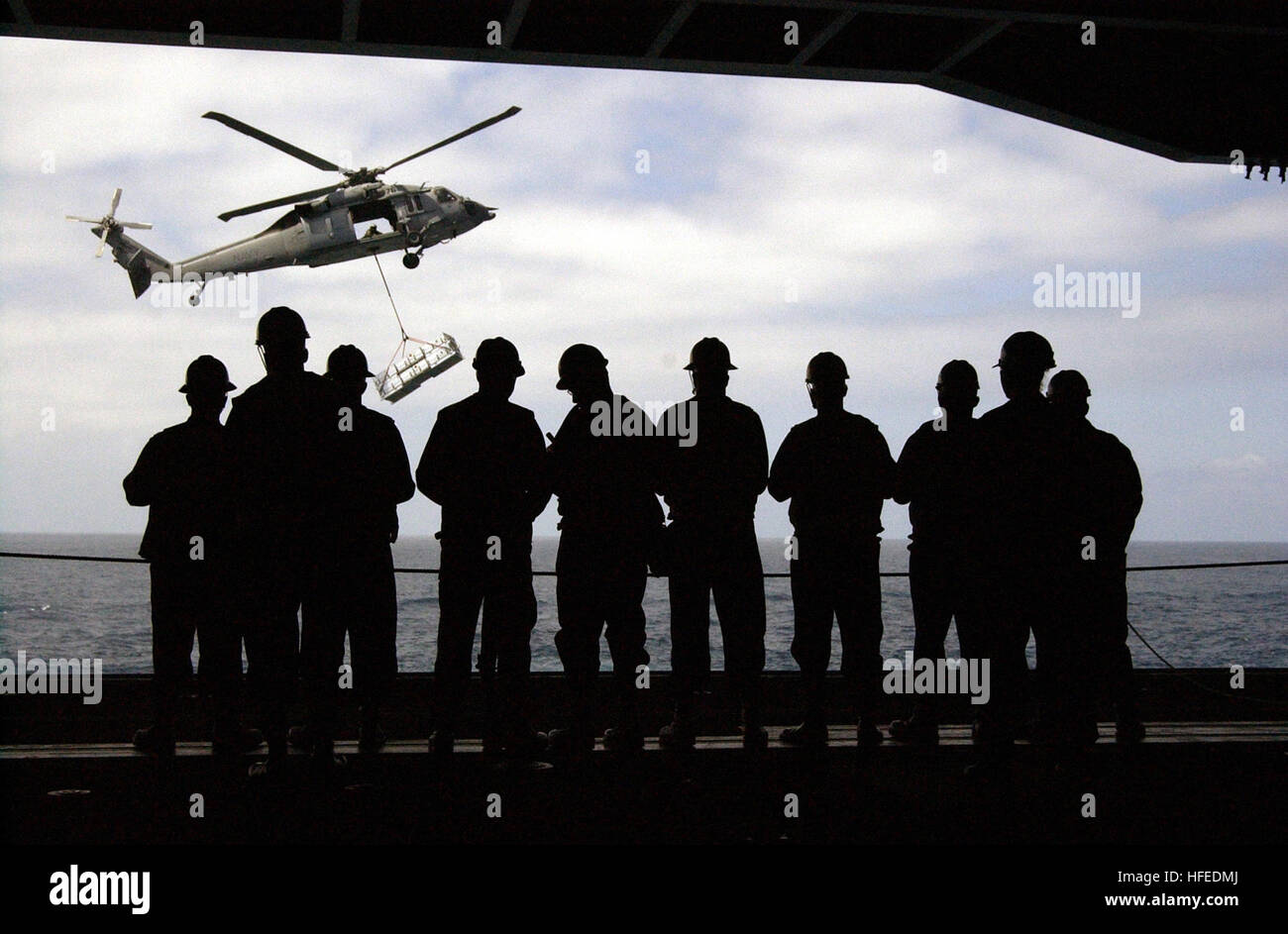 050529-N-5549O-235 Pacific Ocean (May 29, 2005) - Sailors assigned to the Deck Department aboard the Nimitz-class aircraft carrier USS Ronald Reagan (CVN 76) standby for an underway replenishment (UNREP), while an MH-60S Seahawk helicopter conducts a vertical a replenishment (VERTREP). Reagan is currently underway conducting routine carrier operations. U.S. Navy photo by Photographer's Mate 3rd Class Kevin S. O'Brien (RELEASED) US Navy 050529-N-5549O-235 Sailors assigned to the Deck Department aboard the Nimitz class aircraft carrier USS Ronald Reagan (CVN 76) standby for an underway replenish Stock Photo