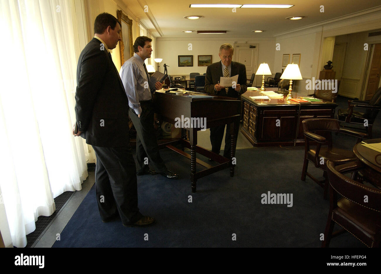 Donald rumsfeld hi res stock photography and images Page 13 Alamy