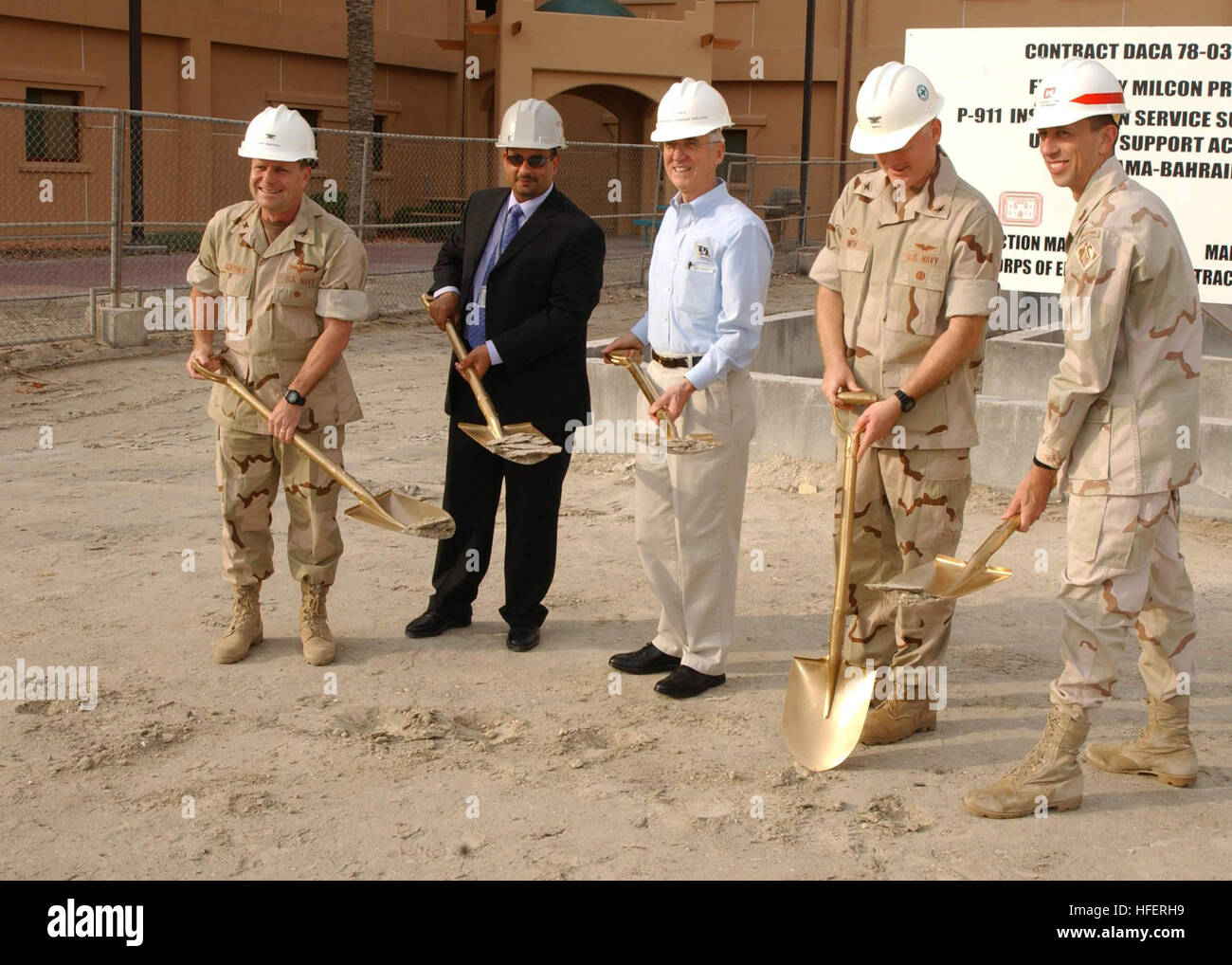 031124N1938G001 MANAMA, Bahrain (Nov. 24, 2003) The