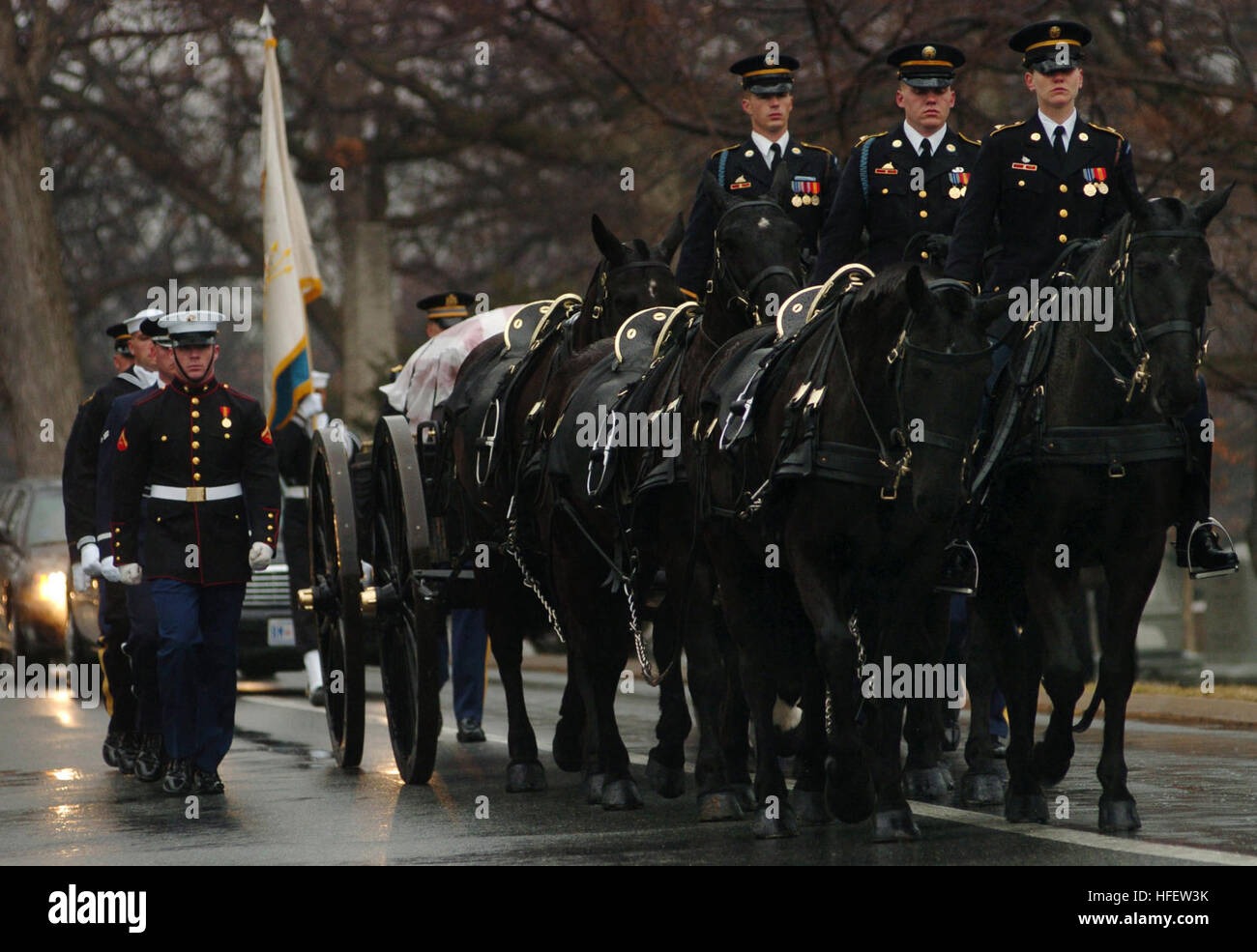 040224-N-6213R-008 Arlington, Va. (Feb. 20, 2004) Ð Members of the U.S. ArmyÕs 3rd Infantry ÒOld GuardÓ caisson platoon, parade the black flag draped casket of Adm. Thomas H. Moorer, during a full military honors burial at Arlington National Cemetery. Adm. Moorer is a graduate of the Naval Academy class of1933 and went on to served as the Chief of Naval Operations from 1967-1970, whereupon he was appointed Chairman of the Joint Chiefs of Staff, a post he held until his retirement in 1974. A former naval aviator, Moorer earned many medals and honors during his career, including the Department o Stock Photo