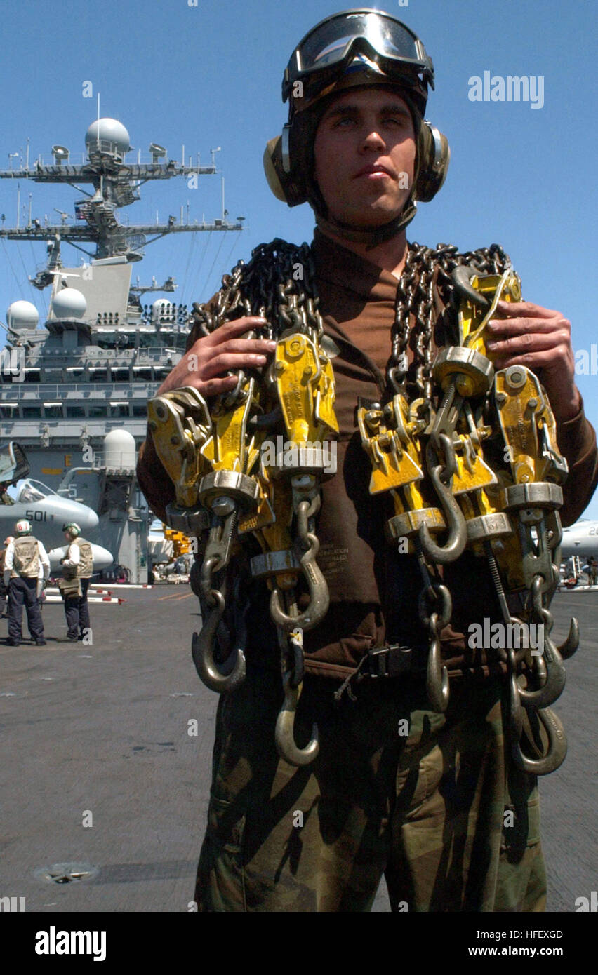 040416N9851B001 Atlantic Ocean (Apr. 16, 2004) Aviation Machinist