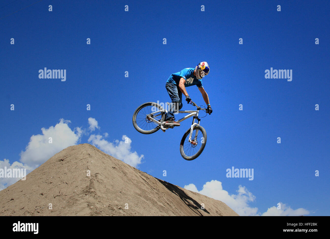 Mountain biking stunt jumps offer trick riding and acrobatic stunts in Winter Park, Colorado Stock Photo