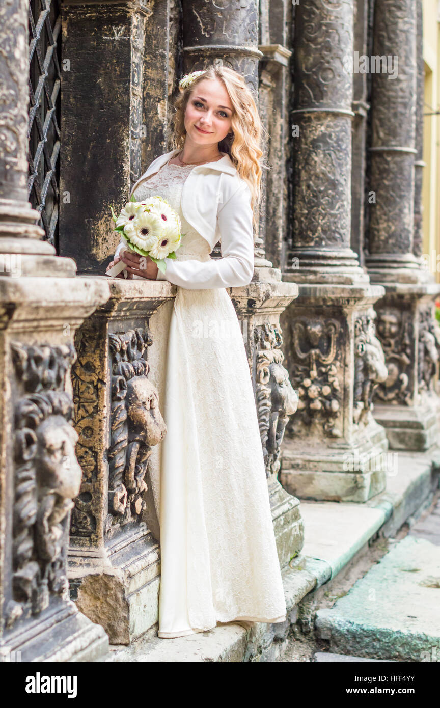 Portrait of bride in white dress Stock Photo - Alamy