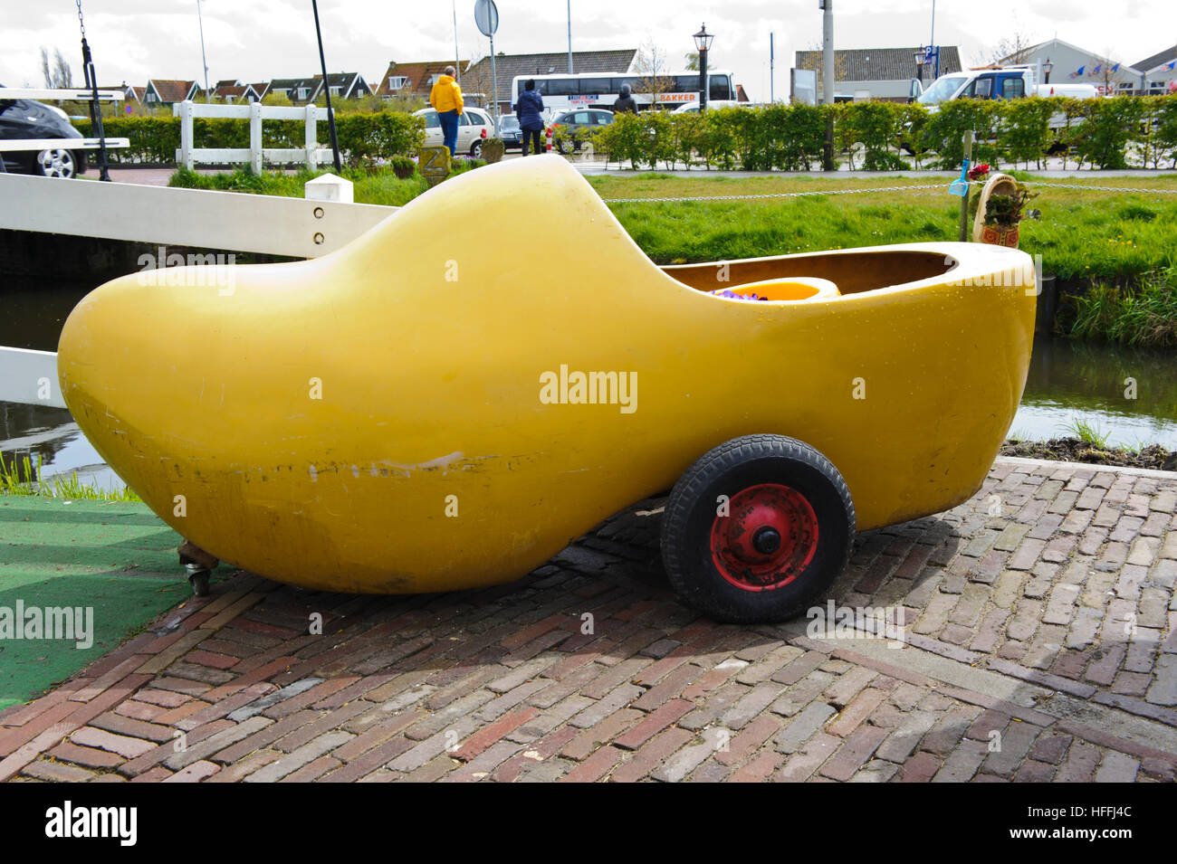 giant clog