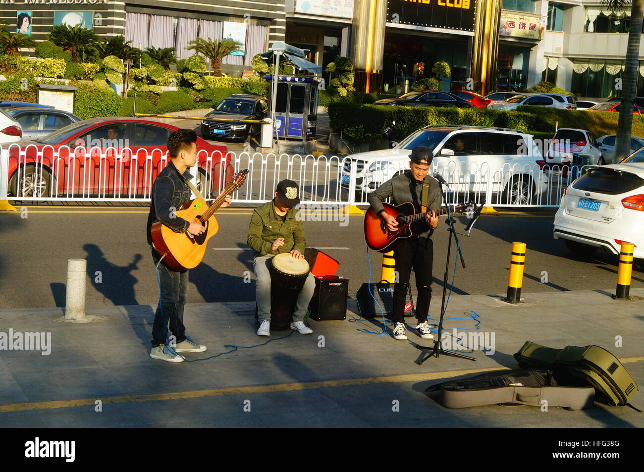 Street Young People Singing Stock Photo Alamy