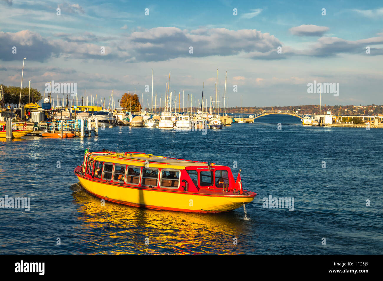 Yellow boat lake geneva hi-res stock photography and images - Alamy
