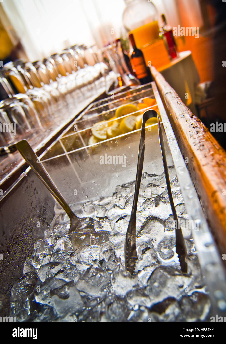 Old counter ice cubes clamp hires stock photography and images Alamy