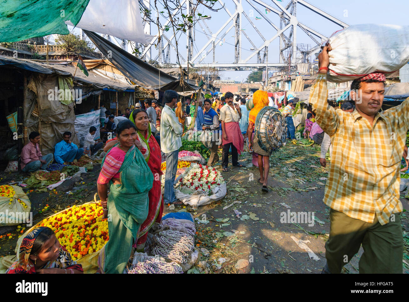 Kolkata (Calcutta, Kalkutta) Flower Market at the Rabindra Setu