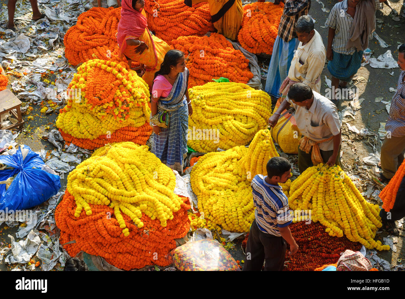 Kolkata (Calcutta, Kalkutta) Flower Market at the Rabindra Setu